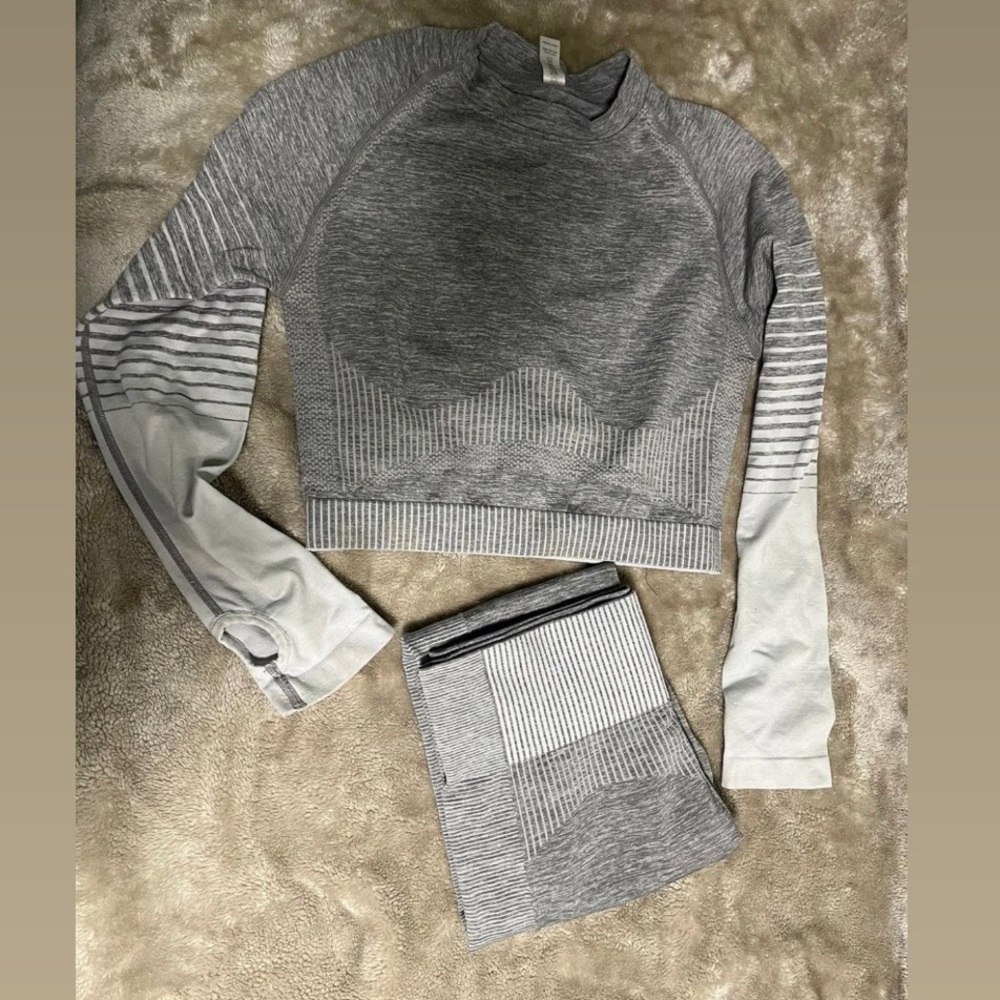 Two matching active pieces crop top & legging